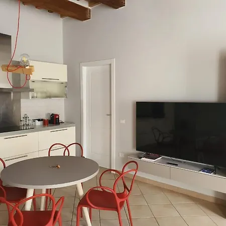 Mossotti Street Apartment *